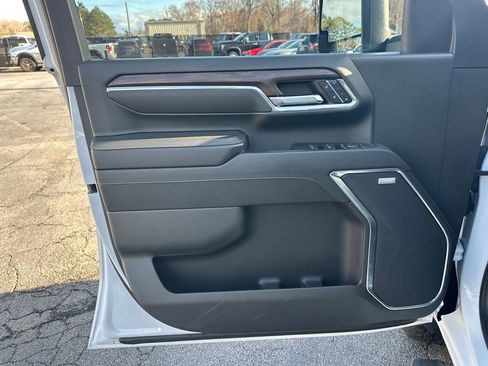 Used 2024 GMC Sierra 2500 SLT w/ SLT Premium Package image 11