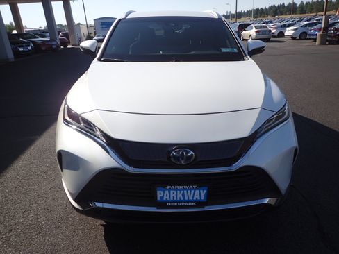 Used 2021 Toyota Venza XLE image 8