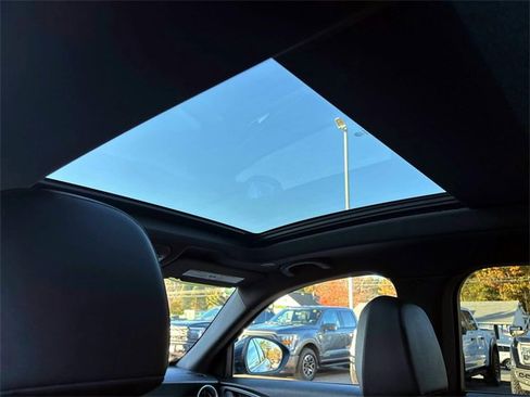 Used 2024 Alfa Romeo Stelvio Veloce image 13