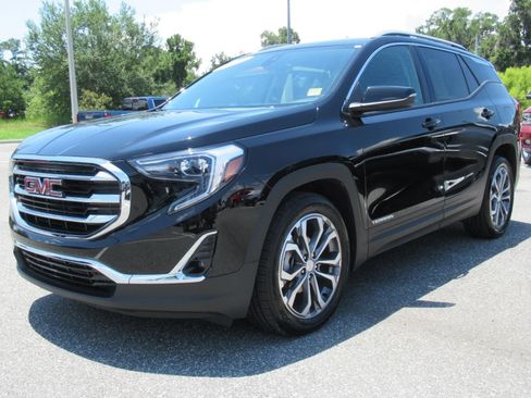 Used 2021 GMC Terrain SLT w/ Infotainment Package II FWD image 3