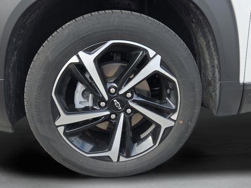 Certified 2023 Chevrolet TrailBlazer RS w/ Sun and Liftgate Package image 30