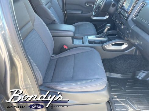 Used 2023 Nissan Frontier SV w/ SV Convenience Package image 18