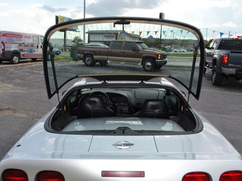 Used 1996 Chevrolet Corvette Coupe RWD image 10