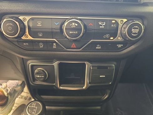 Used 2024 Jeep Gladiator Sport AWD/4WD image 25