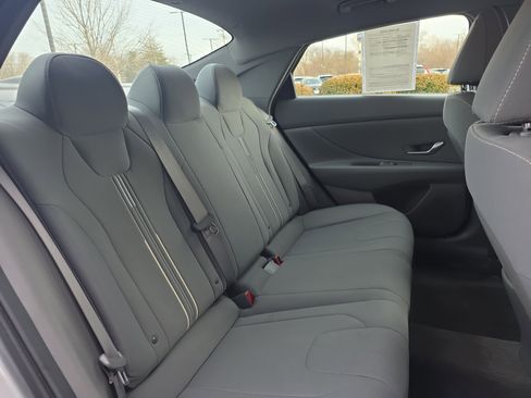 Used 2023 Hyundai Elantra SEL image 33