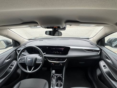 Used 2025 Buick Encore GX Preferred AWD/4WD image 32