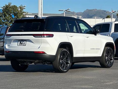 New 2025 Jeep Grand Cherokee Limited image 4