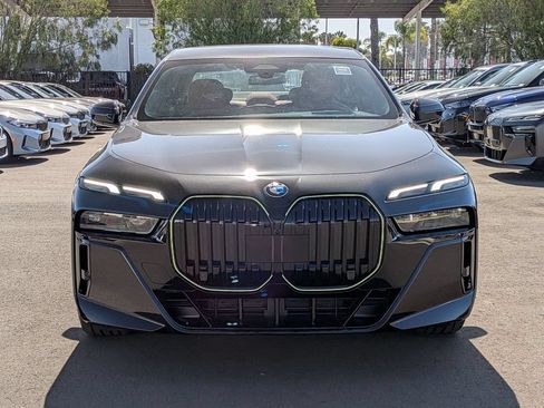 New 2026 BMW 740i w/ Premium Package RWD image 4