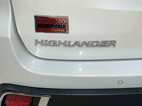 Used 2019 Toyota Highlander Limited Platinum w/ Carpet Mat Package (TMS) AWD/4WD image 11