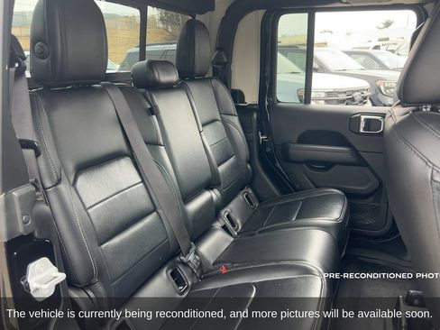 Used 2020 Jeep Gladiator Overland w/ Trailer Tow Package AWD/4WD image 15