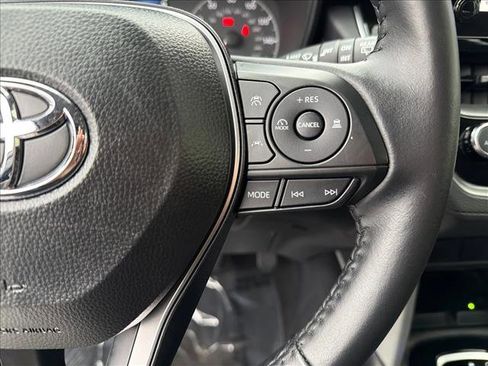 Used 2025 Toyota Corolla Cross LE image 16