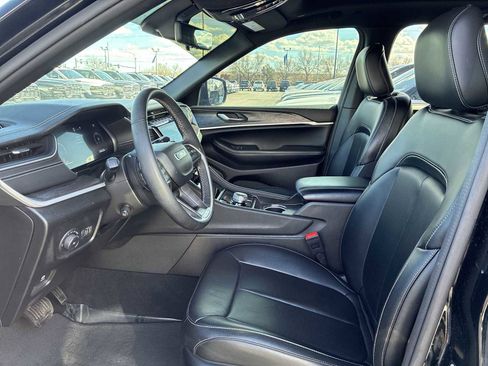 Used 2024 Jeep Grand Cherokee Limited w/ Luxury Tech Group II image 13