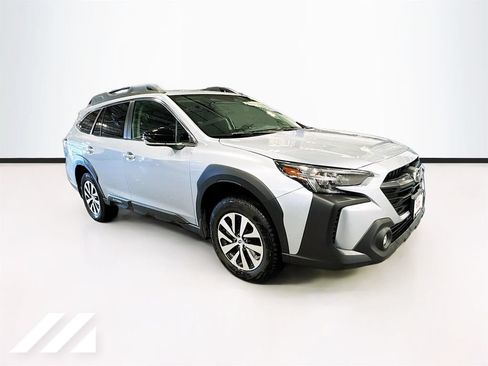 Used 2025 Subaru Outback Premium AWD/4WD image 3