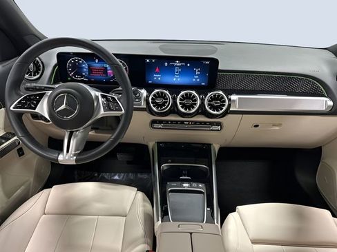 Used 2025 Mercedes-Benz GLB 250 4MATIC image 13