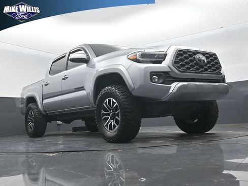 Used 2021 Toyota Tacoma TRD Sport w/ Technology Package AWD/4WD image 17