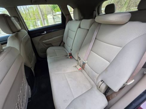 Used 2013 Kia Sorento LX image 19