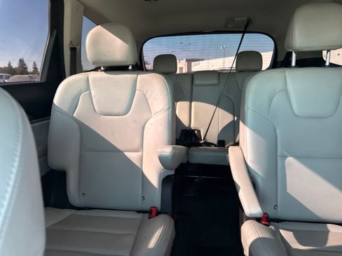 Used 2021 Kia Telluride S FWD image 19