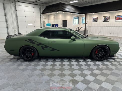 Used 2009 Dodge Challenger SRT8 w/ SRT Option Group II RWD image 7