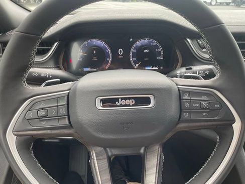 New 2025 Jeep Grand Cherokee L Limited RWD image 10