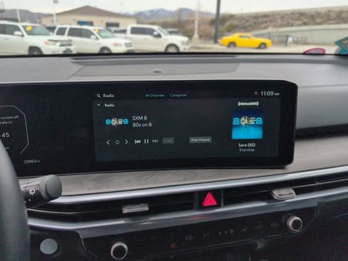 Certified 2025 Kia Sorento SX image 19