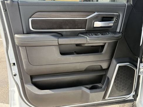 Used 2025 RAM 3500 Laramie AWD/4WD image 10