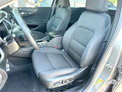 Used 2025 Chevrolet Malibu LT FWD image 17