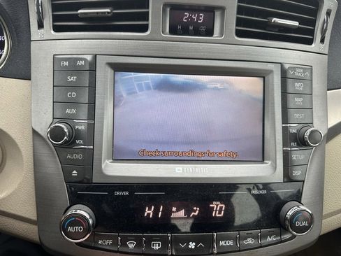 Used 2011 Toyota Avalon Limited image 15