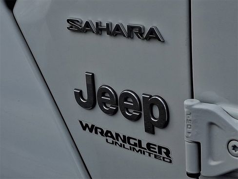 Used 2019 Jeep Wrangler Unlimited Sahara w/ Dual Top Group image 30