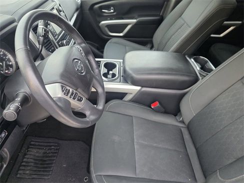 Used 2018 Nissan Titan SV w/ SV Convenience Package image 10