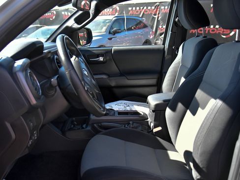 Used 2023 Toyota Tacoma TRD Off-Road w/ Black Out Package (TMS) AWD/4WD image 18