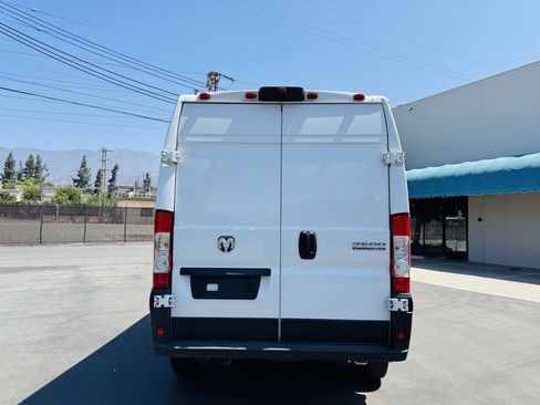 Used 2025 RAM ProMaster 2500 w/ Convenience Group FWD image 16