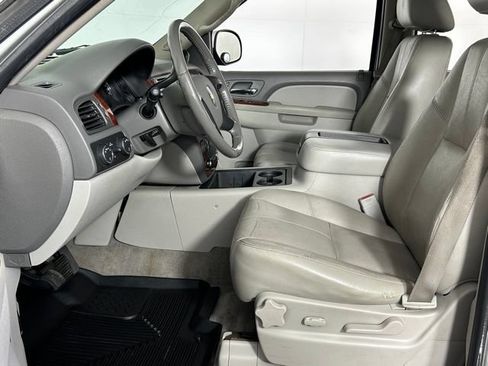 Used 2010 Chevrolet Suburban LT AWD/4WD image 27