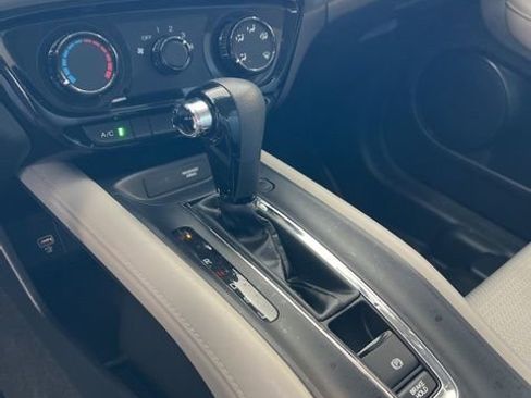 Used 2021 Honda HR-V LX image 12