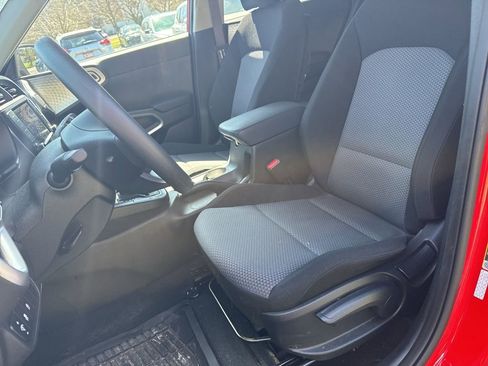 Used 2023 Kia Soul LX w/ LX Technology Package image 4