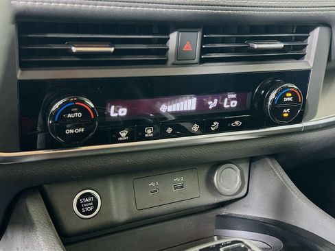 Used 2023 Nissan Rogue SV image 23