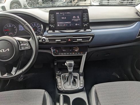 Used 2023 Kia Seltos S image 17