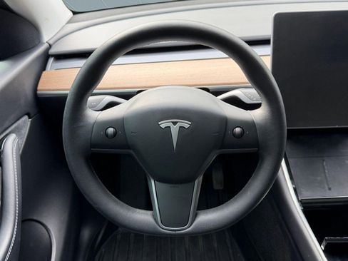 Used 2021 Tesla Model Y Long Range AWD/4WD image 17
