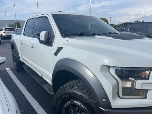 Used 2017 Ford F150 Raptor w/ Equipment Group 802A Luxury AWD/4WD image 3