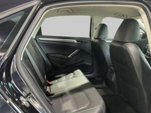 Used 2018 Volkswagen Passat 2.0T R-Line FWD image 18