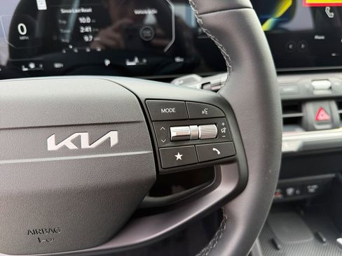 New 2025 Kia K4 EX image 17