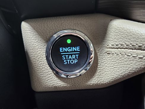 Used 2024 Ford Expedition Limited image 9