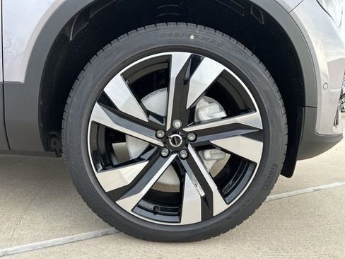 New 2026 Volvo XC40 B5 Plus w/ Protection Package Premier image 9