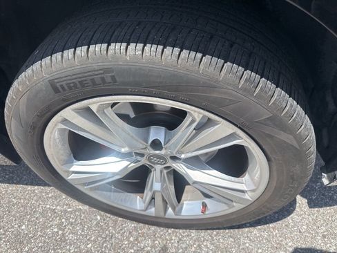 Used 2019 Audi Q8 Premium Plus w/ Premium Plus image 12