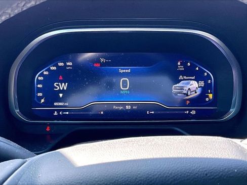 Used 2023 Chevrolet Suburban LT w/ Luxury Package image 3