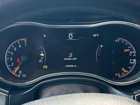 Used 2018 Jeep Grand Cherokee Altitude AWD/4WD image 23