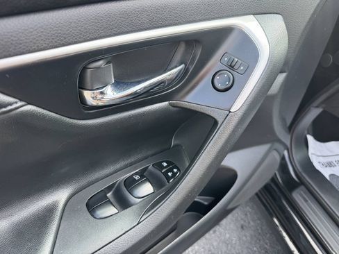 Used 2018 Nissan Altima 2.5 SR FWD image 13