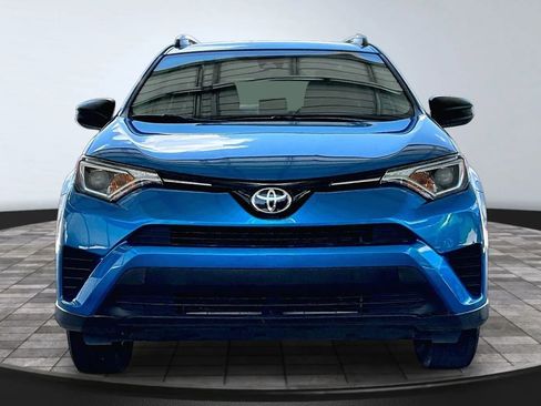 Used 2017 Toyota RAV4 LE FWD image 2