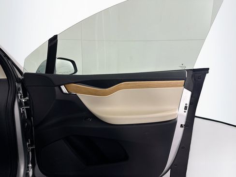 Used 2018 Tesla Model X 75D AWD/4WD image 32