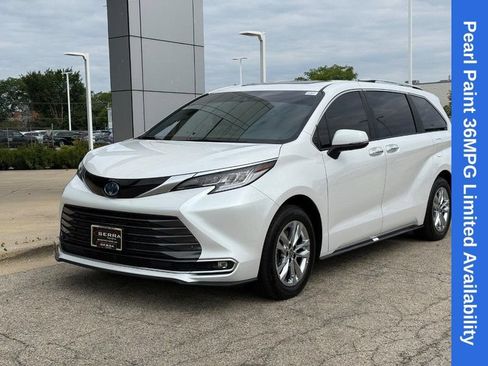 Used 2025 Toyota Sienna Limited FWD image 7