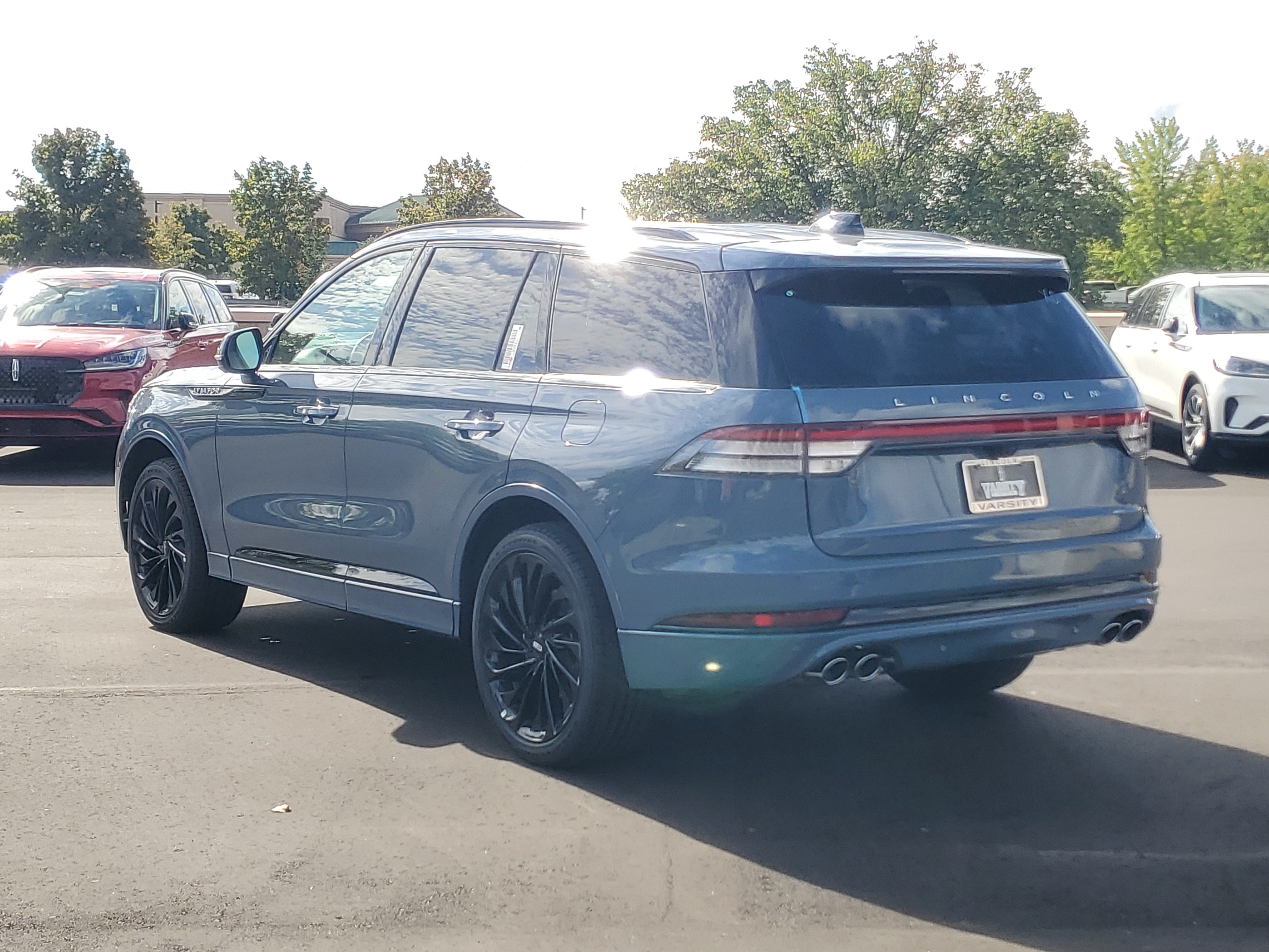New 2026 Lincoln Aviator Reserve w/ Jet Appearance Package AWD/4WD image 3